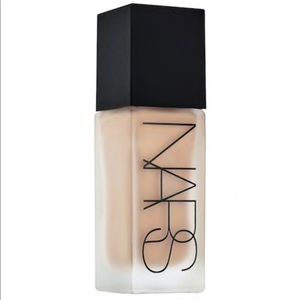 NARS All day luminous weightless foundation
